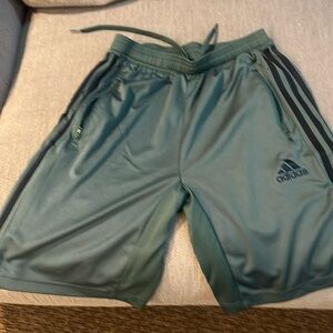 Men’s Adidas Designed 2 Move 3-Stripe Athletic shorts. Size Small